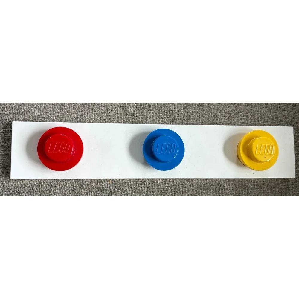 LEGO® Collection WALL RACK 3 Knobs Primary Red Blue Yellow Minifigure Display